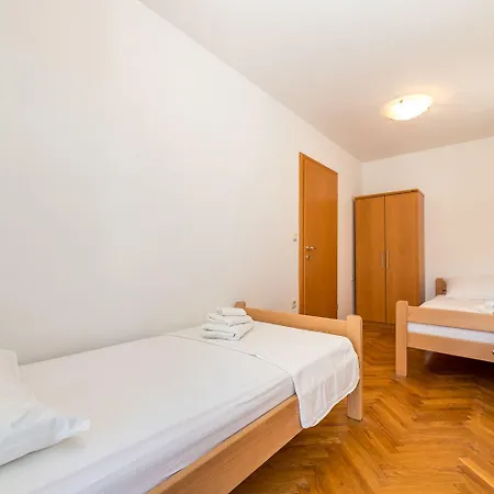 Nur 450 Meter Zum Kieselstrand Von باشْكا