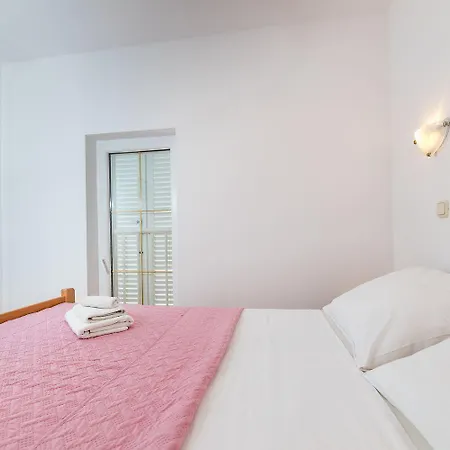 Nur 450 Meter Zum Kieselstrand Von باشْكا