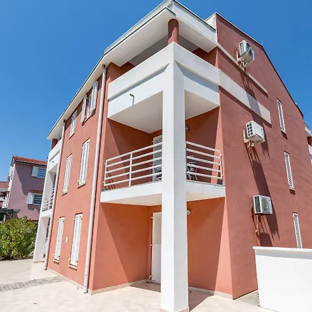 Nur 450 Meter Zum Kieselstrand Von *